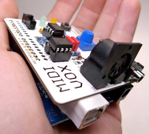 midivoxInHand